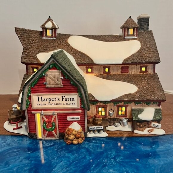 Dept 56 New England Village "Harper's Farm" 56605 Retired - Picture 2 of 12
